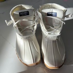 Girls Sperry saltwater metallic boots